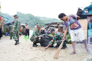 Sambut HUT Ke-61, Kodam XVII/Cenderawasih Gelar Karya Bakti Bersihkan Sampah Pasar Youtefa 3 IMG 20240514 WA0280