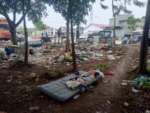 Warga Keluhkan Kurangnya Tindakan Nyata, Sampah di Waduk Cincin Berserakan 2 IMG 20260107 123400 045